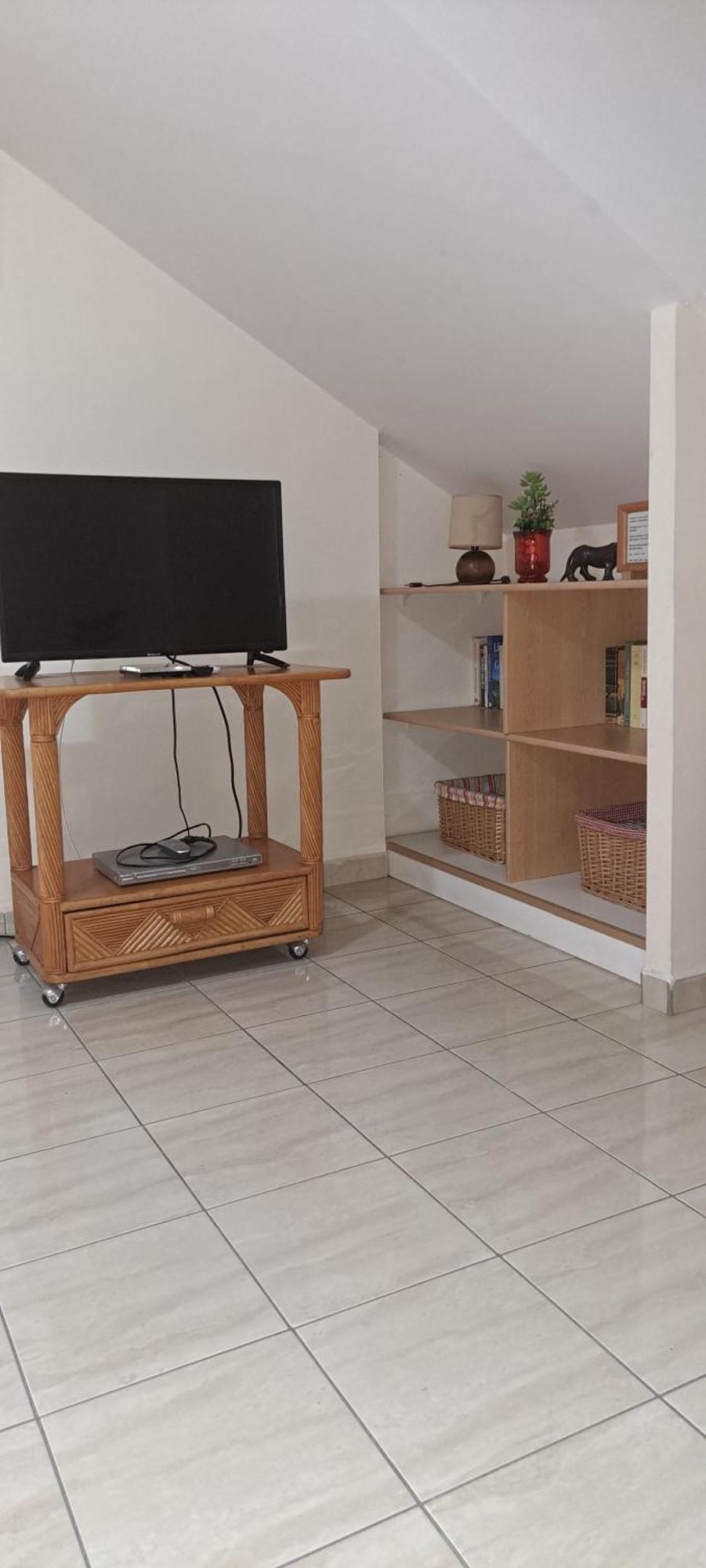 Logement Spacieux Deux Pieces A Baie Mahault Стая снимка